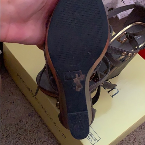 Heels - Picture 3 of 3